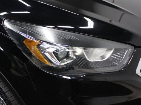 Used 2018 Ford Escape SE w/ SE Sport Appearance Package image 25