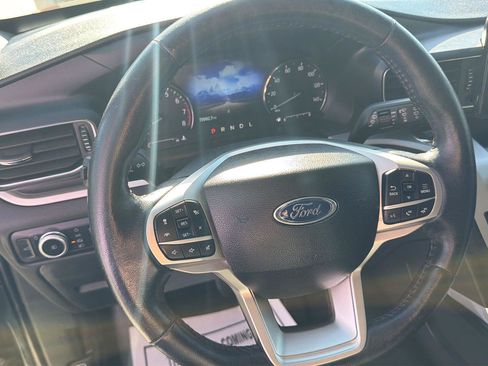 Used 2022 Ford Explorer XLT w/ Equipment Group 202A AWD/4WD image 12