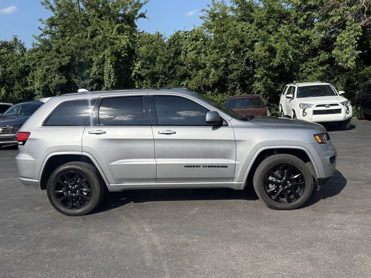 Used 2020 Jeep Grand Cherokee Altitude AWD/4WD image 6