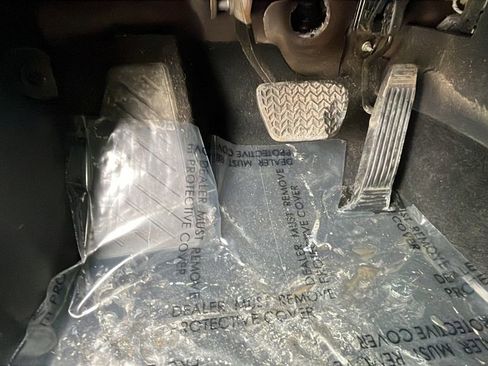 Used 2022 Toyota RAV4 XLE w/ Carpet Mat Package (TMS) image 22