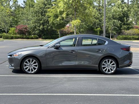 Used 2023 MAZDA MAZDA3 s FWD image 4