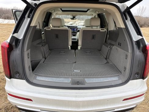 Used 2021 Cadillac XT6 Premium Luxury image 14