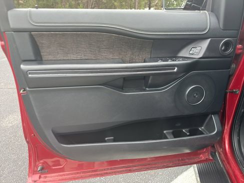 Used 2018 Ford Expedition Limited image 16
