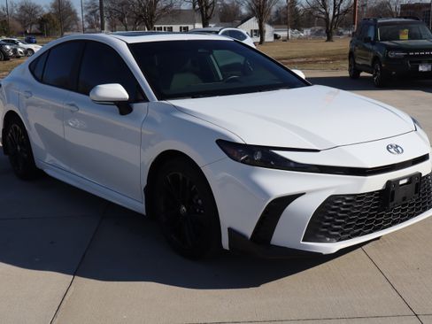 Used 2025 Toyota Camry SE w/ Multimedia Upgrade Package image 3