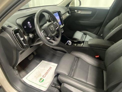 Certified 2025 Volvo XC40 B5 Ultra w/ Protection Package Premier image 9