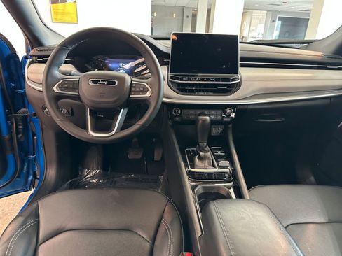 Used 2025 Jeep Compass Limited AWD/4WD image 34