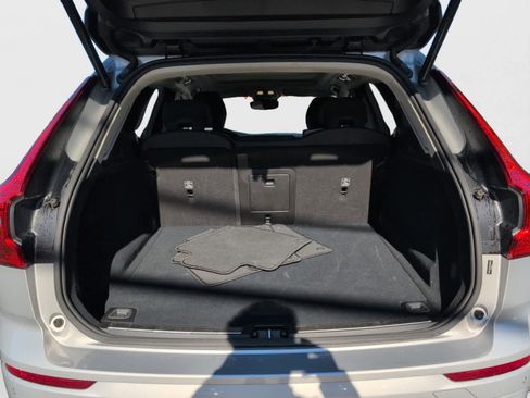 Used 2025 Volvo XC60 B5 Plus image 20