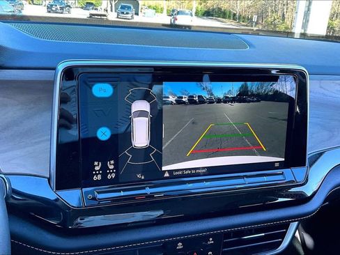 Used 2024 Volkswagen Atlas SE image 11