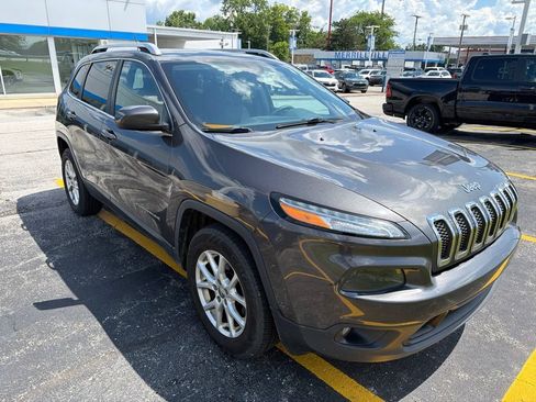 Used 2014 Jeep Cherokee Latitude w/ Cold Weather Group AWD/4WD image 3
