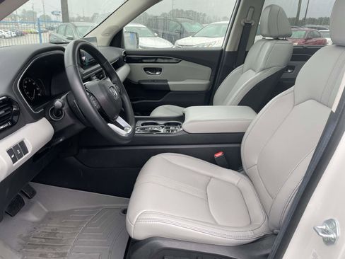 Certified 2025 Honda Pilot Touring image 8