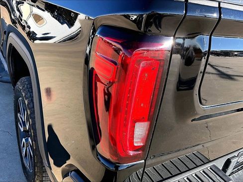 Used 2025 GMC Sierra 1500 AT4 w/ AT4 Premium Package AWD/4WD image 39