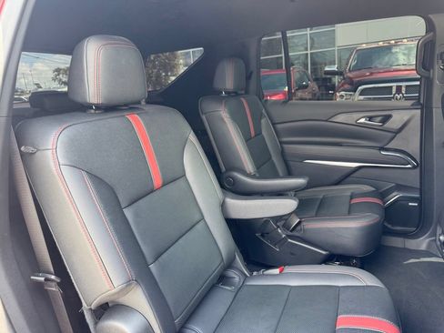 Used 2025 Chevrolet Traverse RS AWD/4WD image 24