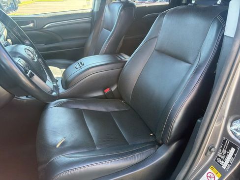 Used 2018 Toyota Highlander Limited image 15