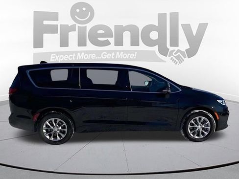 New 2026 Chrysler Pacifica Select AWD/4WD image 4
