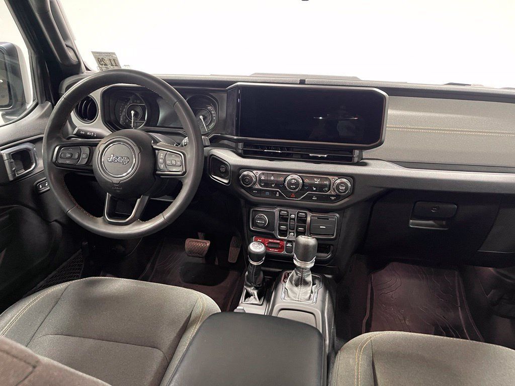 Used 2024 Jeep Wrangler Unlimited AWD/4WD image 29
