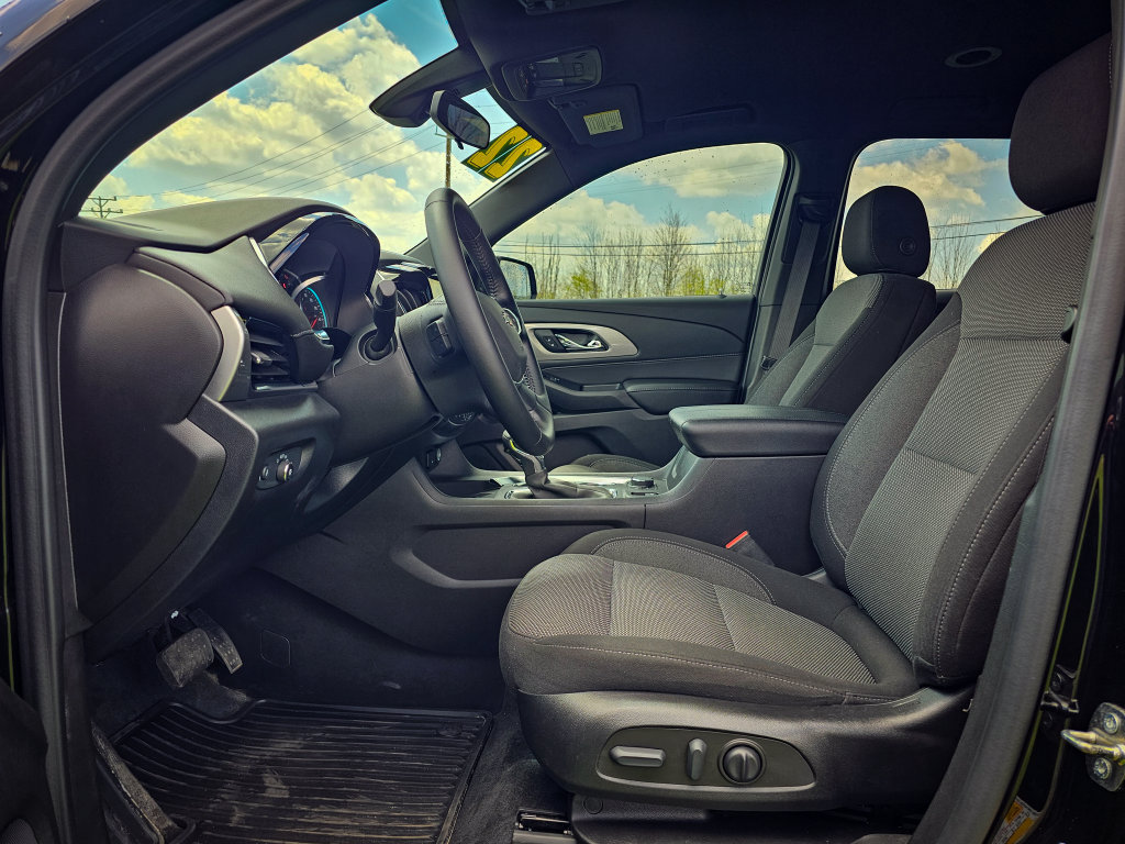 Used 2022 Chevrolet Traverse LT w/ Midnight/Sport Edition AWD/4WD image 12