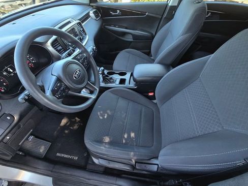 Used 2018 Kia Sorento LX AWD/4WD image 19
