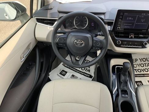 Used 2021 Toyota Corolla LE w/ Carpet Mat Package (TMS) FWD image 17