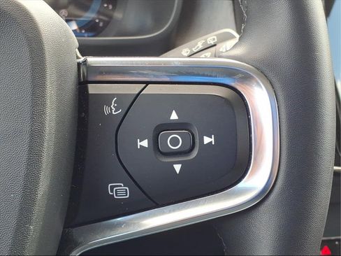 Used 2024 Volvo XC40 B5 Plus w/ Climate Package image 28