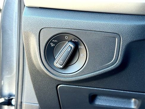 Used 2022 Volkswagen Atlas Cross Sport SE image 17