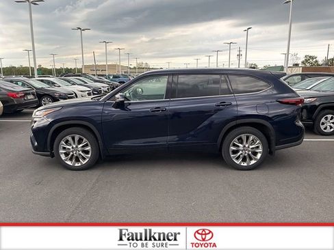 Used 2025 Toyota Highlander Limited AWD/4WD image 19