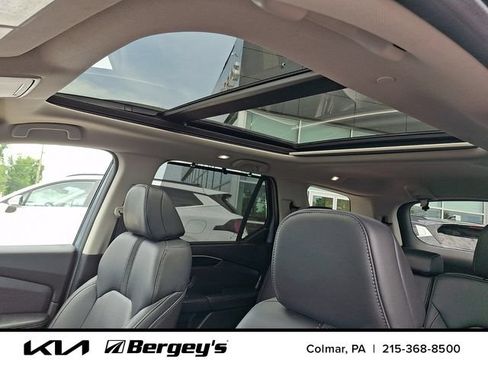 Used 2023 Honda Pilot Touring image 17