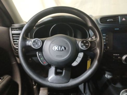 Used 2018 Kia Soul + image 11