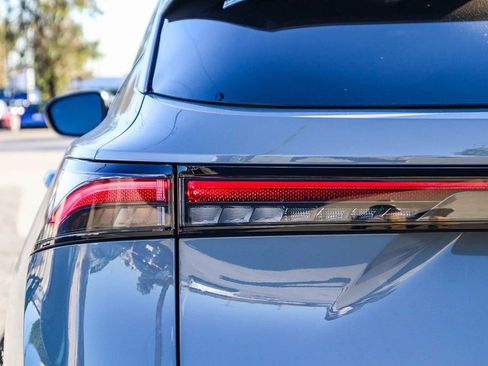 Used 2025 Nissan Ariya AWD image 10