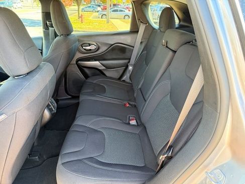 Used 2021 Jeep Cherokee Latitude image 15