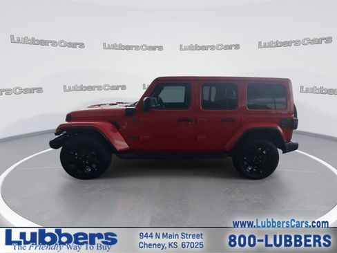 Used 2025 Jeep Wrangler Unlimited Sahara AWD/4WD image 5