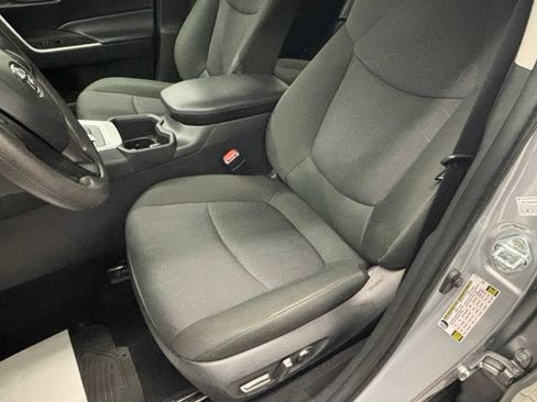 Used 2025 Toyota RAV4 XLE AWD/4WD image 15