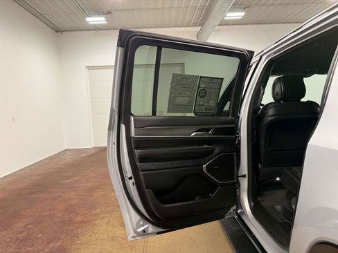 Used 2024 Jeep Wagoneer L Series II w/ Flexible Seating Group AWD/4WD image 46