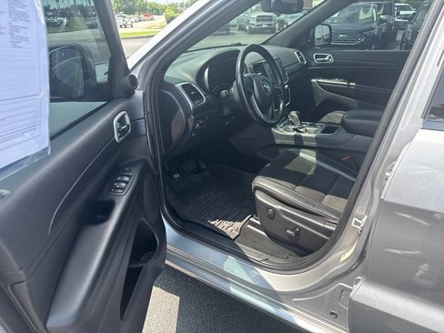 Used 2020 Jeep Grand Cherokee Altitude AWD/4WD image 5