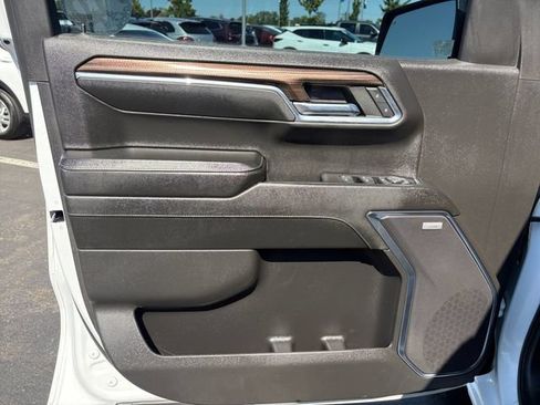 Used 2024 Chevrolet Silverado 1500 LT Trail Boss w/ Convenience Package II AWD/4WD image 17