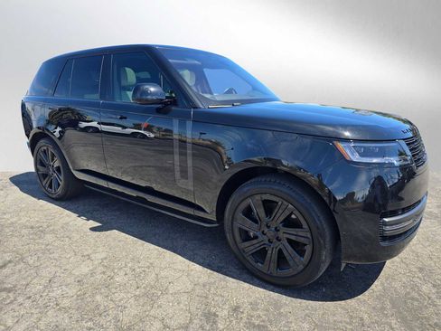 Used 2023 Land Rover Range Rover SE image 7