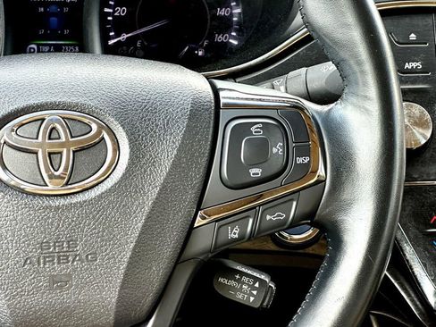 Used 2018 Toyota Avalon Limited image 26