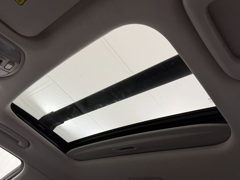 Used 2018 Hyundai Kona Limited image 9