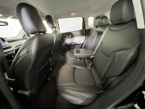 Used 2022 Jeep Compass Latitude image 22