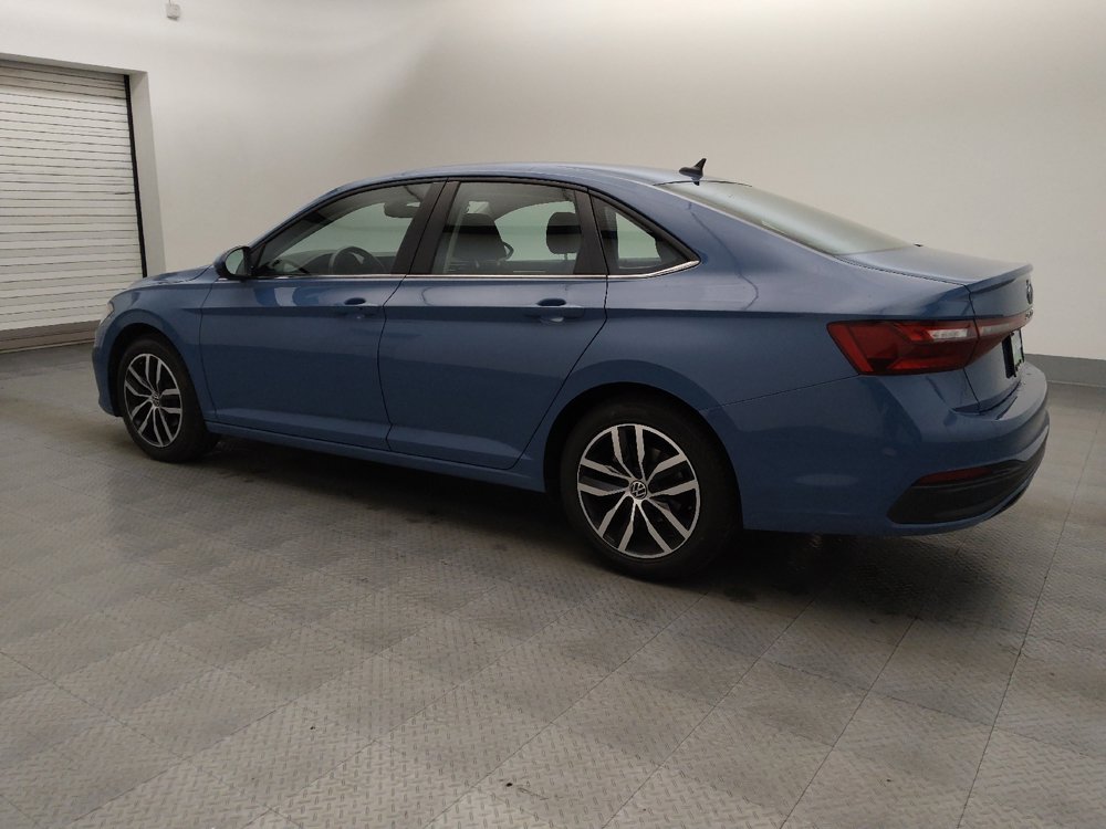Used 2025 Volkswagen Jetta SE FWD image 3