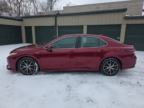 Certified 2021 Toyota Camry XLE w/ Navigation Upgrade Package image 3