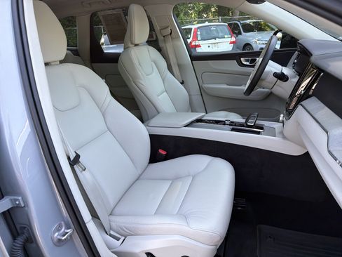 Certified 2024 Volvo XC60 B5 Plus w/ Protection Package Premier AWD/4WD image 35