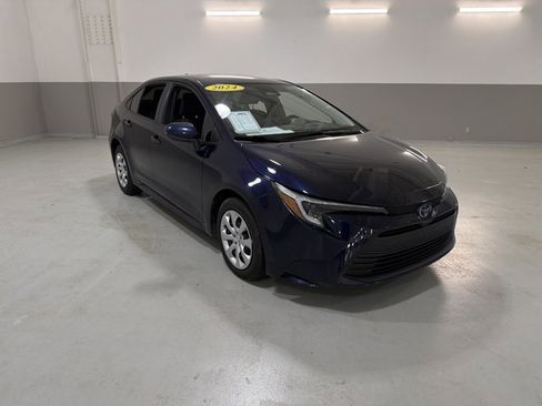 Used 2024 Toyota Corolla LE FWD image 4