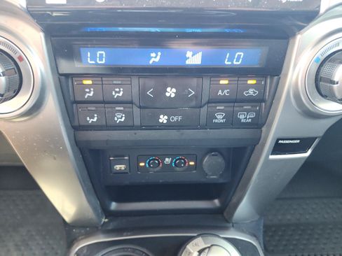 Used 2023 Toyota 4Runner Limited AWD/4WD image 19