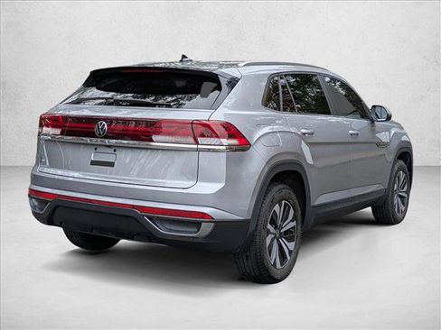 Used 2024 Volkswagen Atlas Cross Sport SE image 2