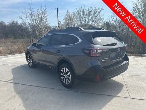 Used 2022 Subaru Outback Premium image 5