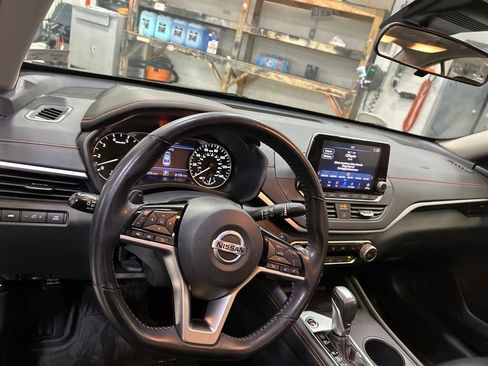 Used 2021 Nissan Altima 2.5 SR w/ SR Premium Package image 34