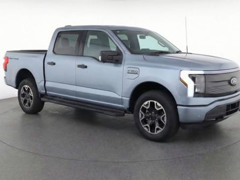 Used 2022 Ford F150 Lightning XLT image 8