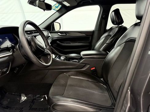 Used 2023 Jeep Grand Cherokee Altitude image 14