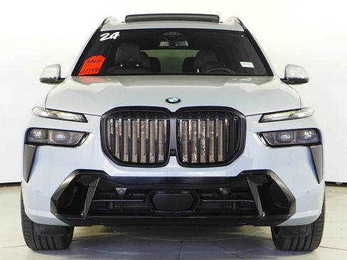 Used 2024 BMW X7 xDrive40i w/ M Sport Package AWD/4WD image 3