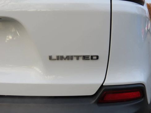 Used 2021 Jeep Cherokee Limited image 8